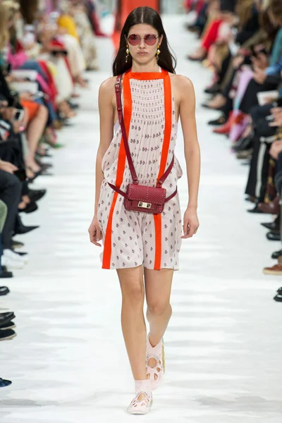Look 28